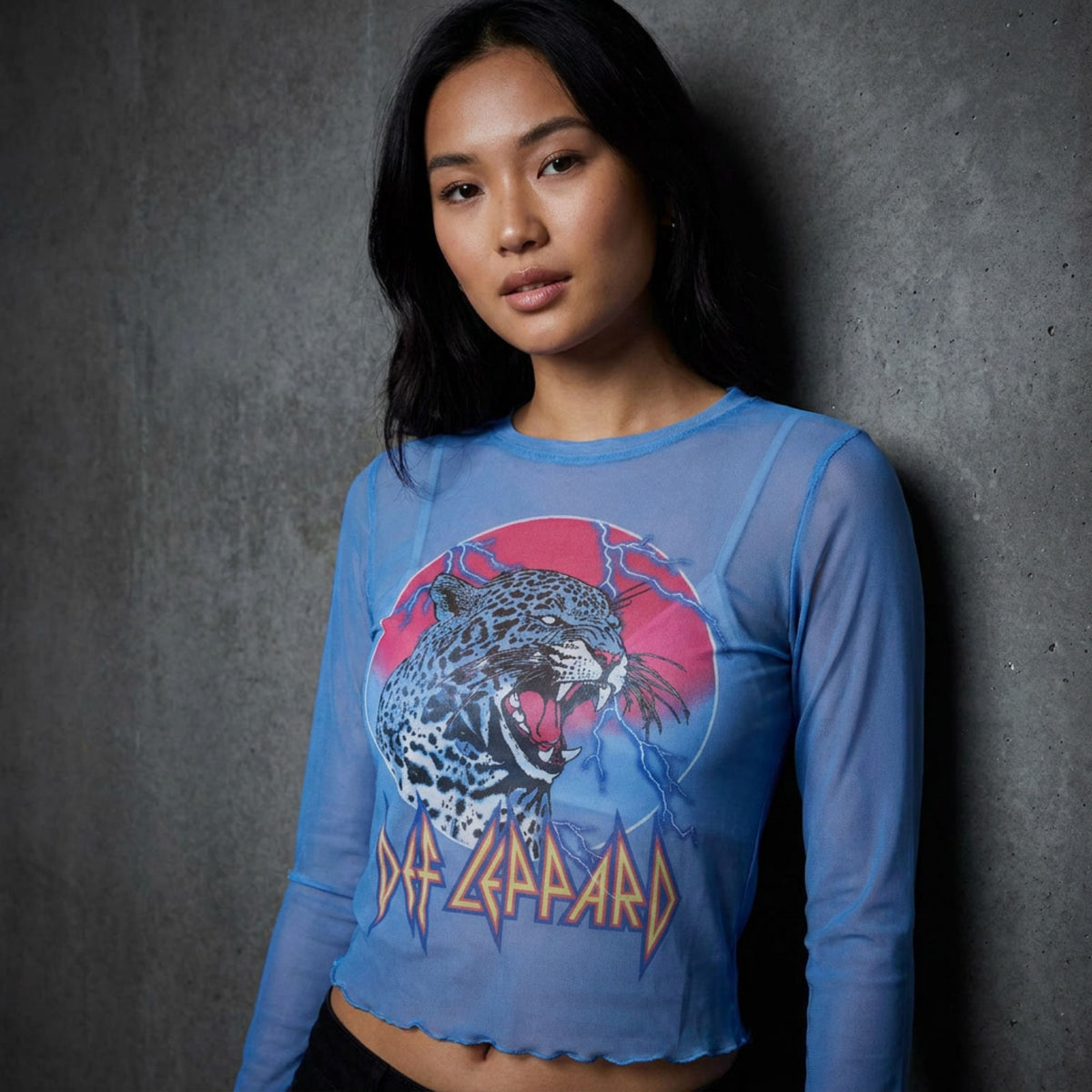 Def Leppard Ladies Long Sleeve Mesh Crop Top: Lightning Leopard (Blue)