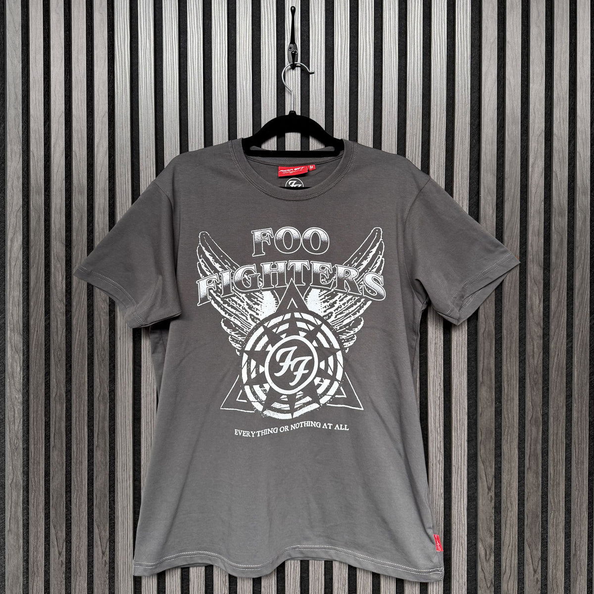 Foo Fighters Unisex Unplugged T-Shirt: EONAA Logo (Taupe)