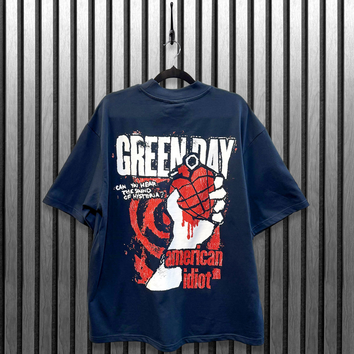 Green Day Unisex Unplugged T-Shirt: American Idiot Grenade (Navy Blue) (Back Print)