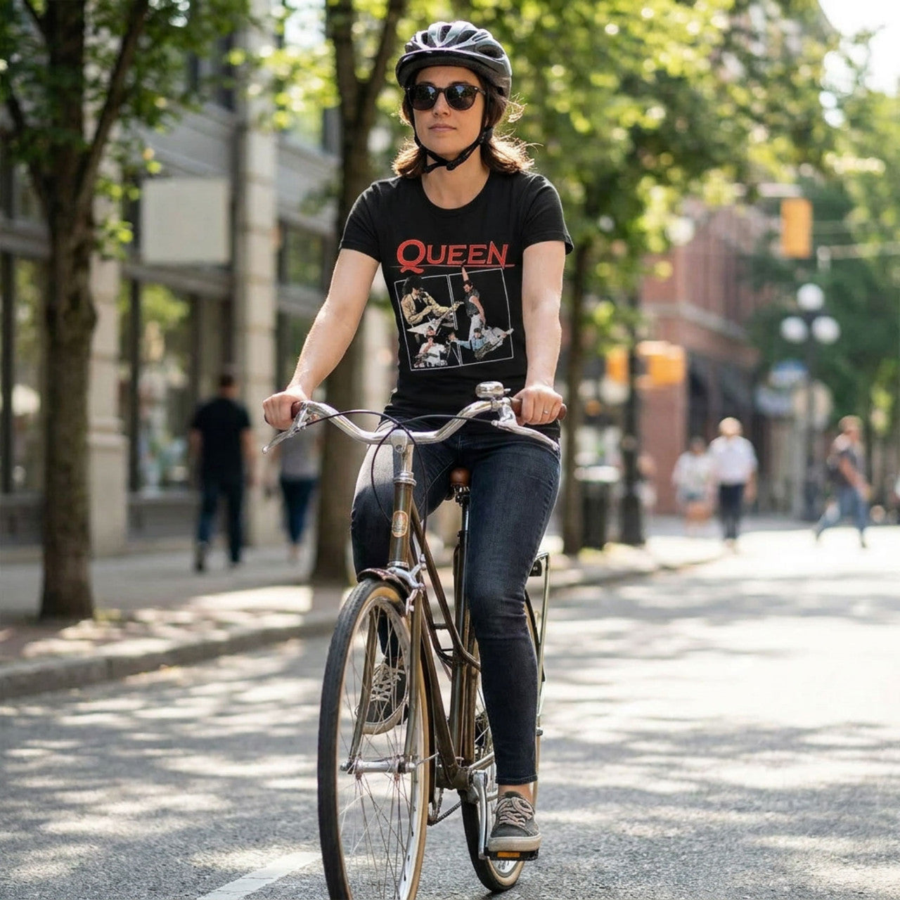 Queen: Poster Unisex Premium Carbon T-Shirt (Black)
