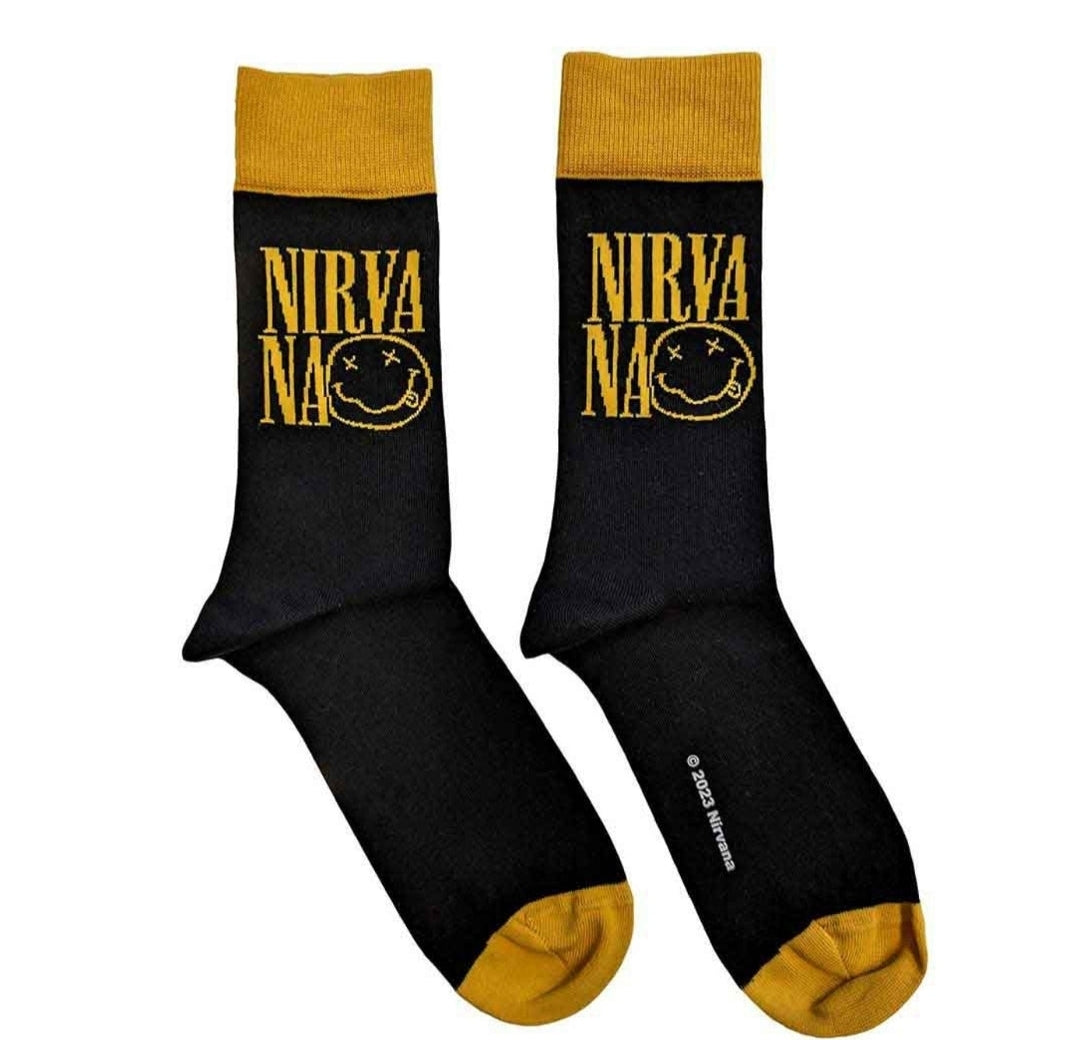 Official Nirvana Deluxe Lounge Bundle – Smiley Pyjama Set + Fleece Dressing Gown + Socks